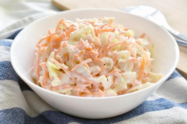 Coleslaw dressing: como preparar o molho cremoso ideal para salada de repolho de uma forma muito fácil